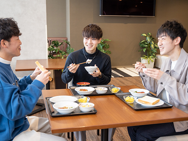 朝夕の食事付き　栄養管理もしっかり！