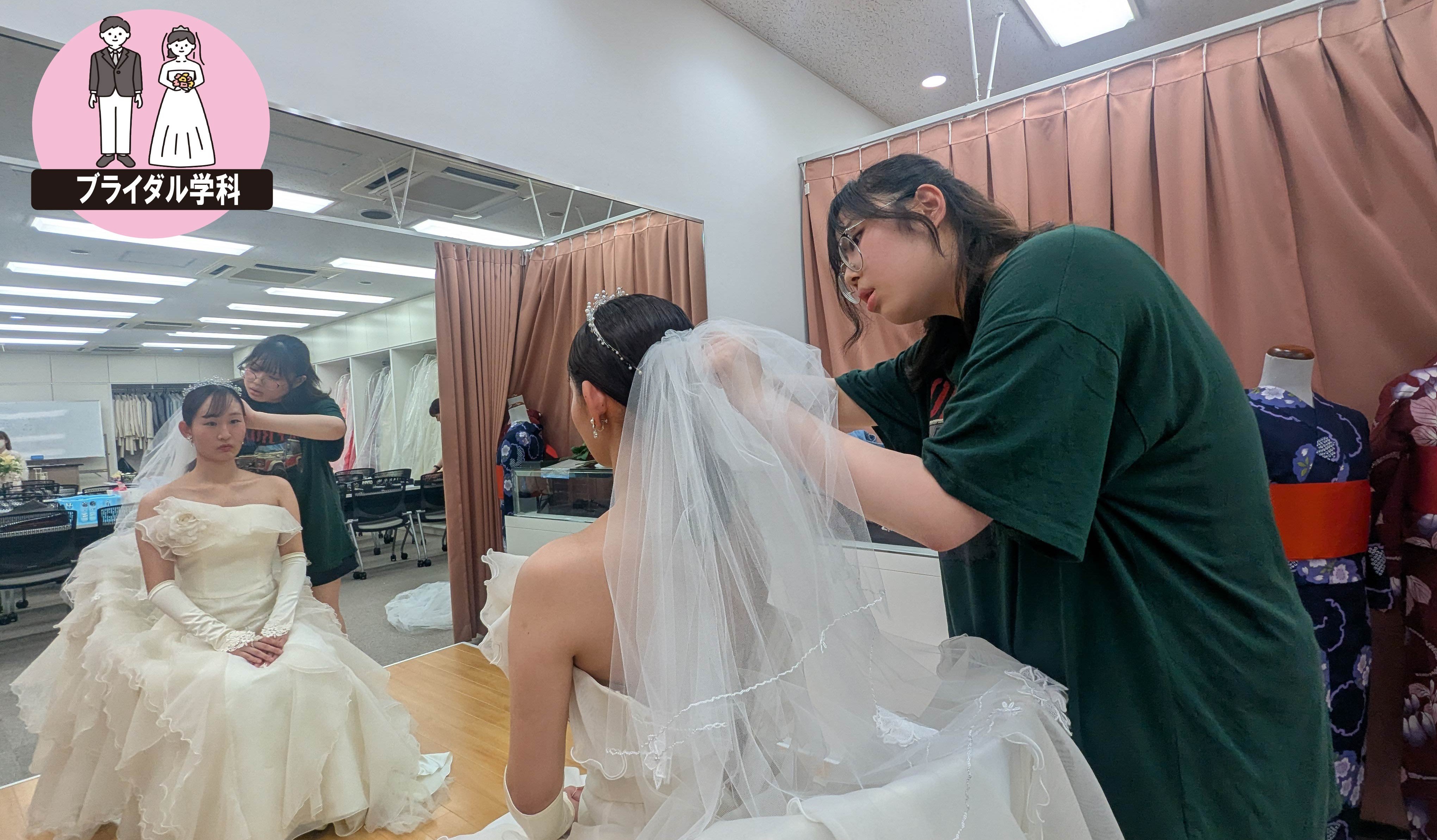 取り揃えるドレスは100着以上! 【ドレスコーディネーターのお仕事】